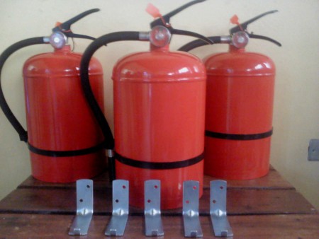 EXTINTORES DE PQS ABC DE 04 KG CON SOPORTE